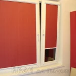 Уни-2 крассные шторки у красного холодильника Иван-да-жалюзи